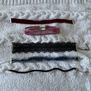 Pack of 5 chokers.